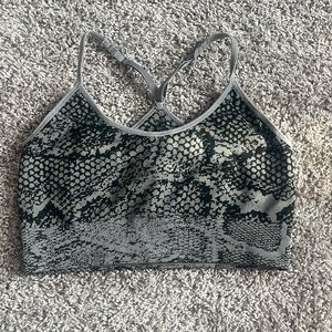 Women's Pro-Fit Seamless Snaked Skin Designed Sports Bra